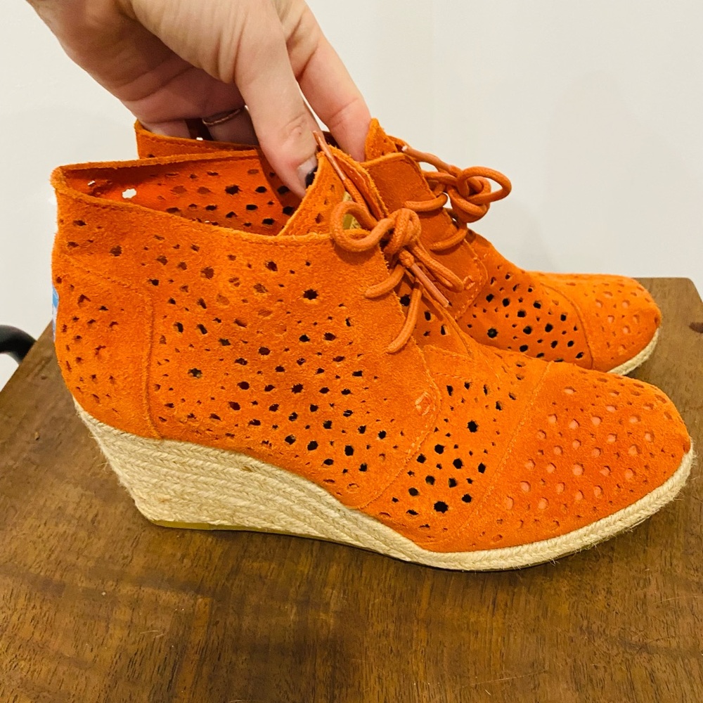 Toms size 7.5 woman’s wedges